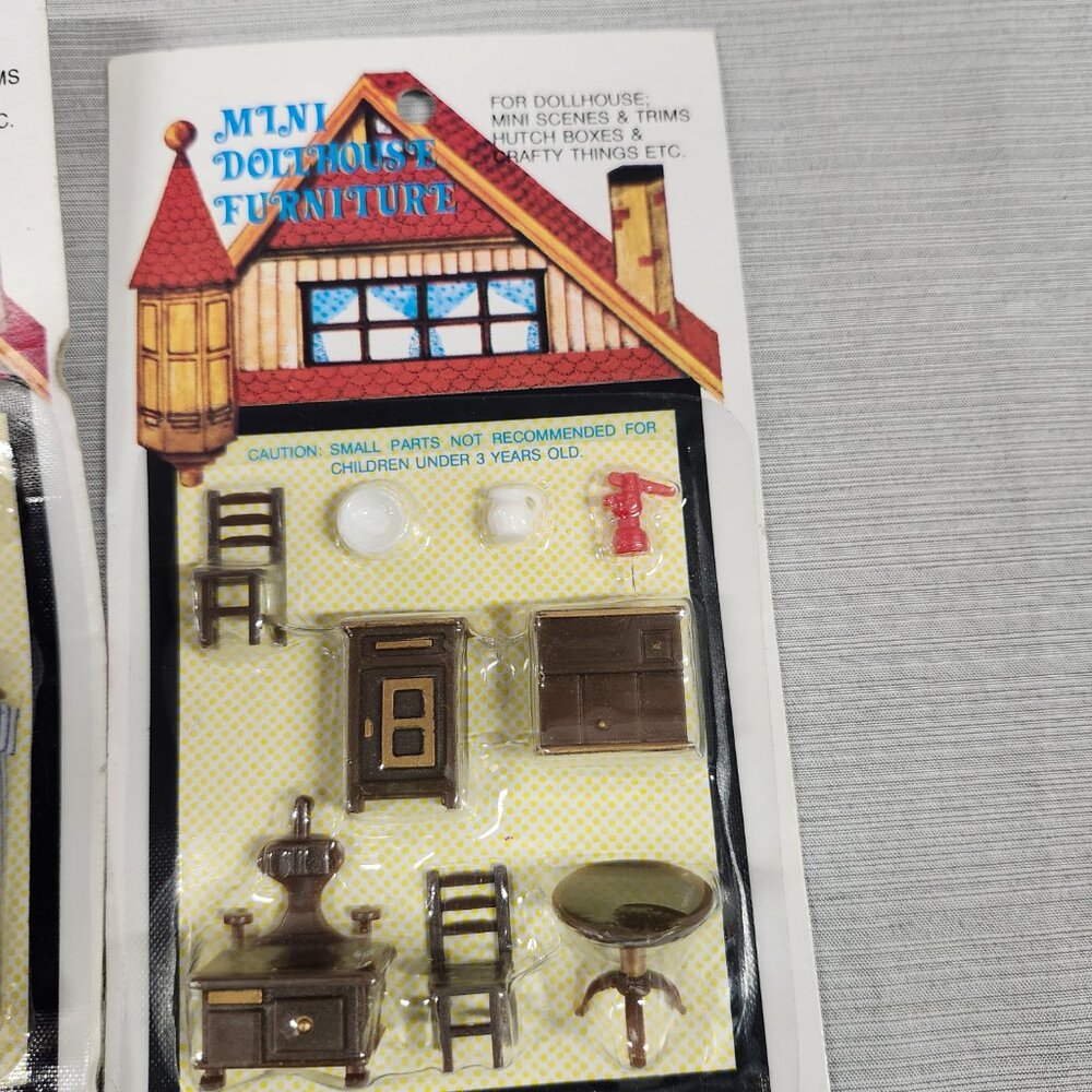 2 Miniature Dollhouse Furniture Micro Display - Picture 3 of 5